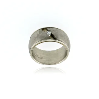 last one ! great design STERLING SILVER AND STEEL WITH A CZ SET IN CENTER SIZE 9