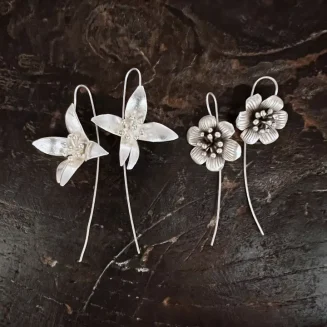LONG STEM FLOWER EARRINGS