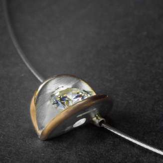 STERLING SILVER ,14k YELLOW GOLD NECKLACE CLAMSHELL HOLDS 6MM ROUND STONE
