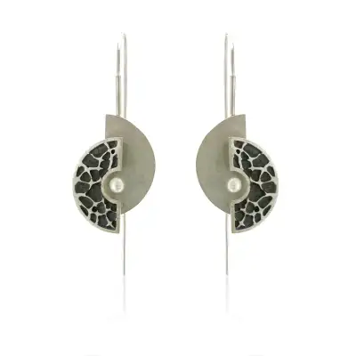 EARRINGS SILVER AND BLACK OXIDATION 2 SEMICIRCLES ON TOP OF ONE ANOTHER, WHITE FRESH-WATER PEARL 4mm, LONG THREADER, 2 1/2"