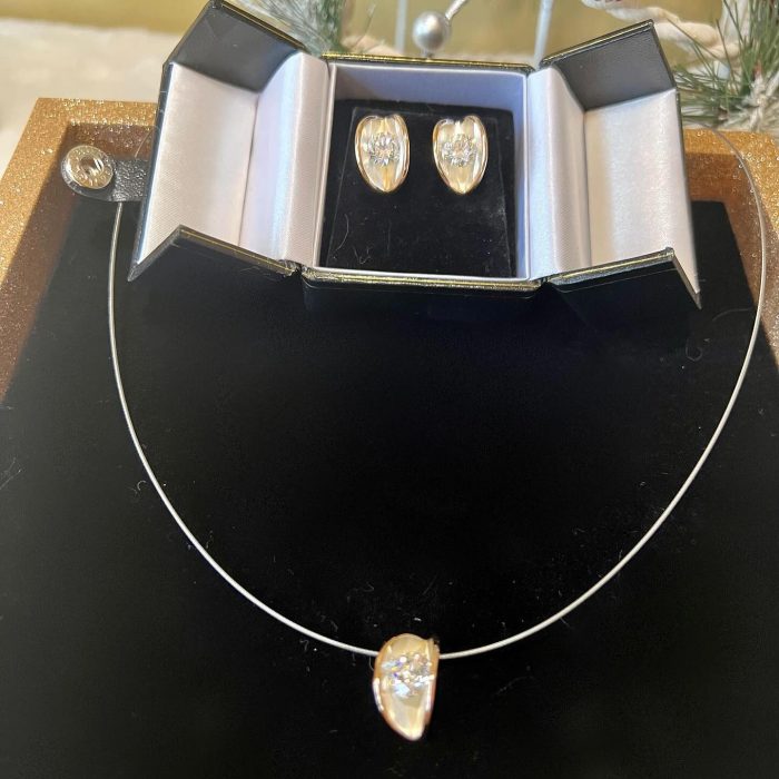 NECKLACE AND EAR SET